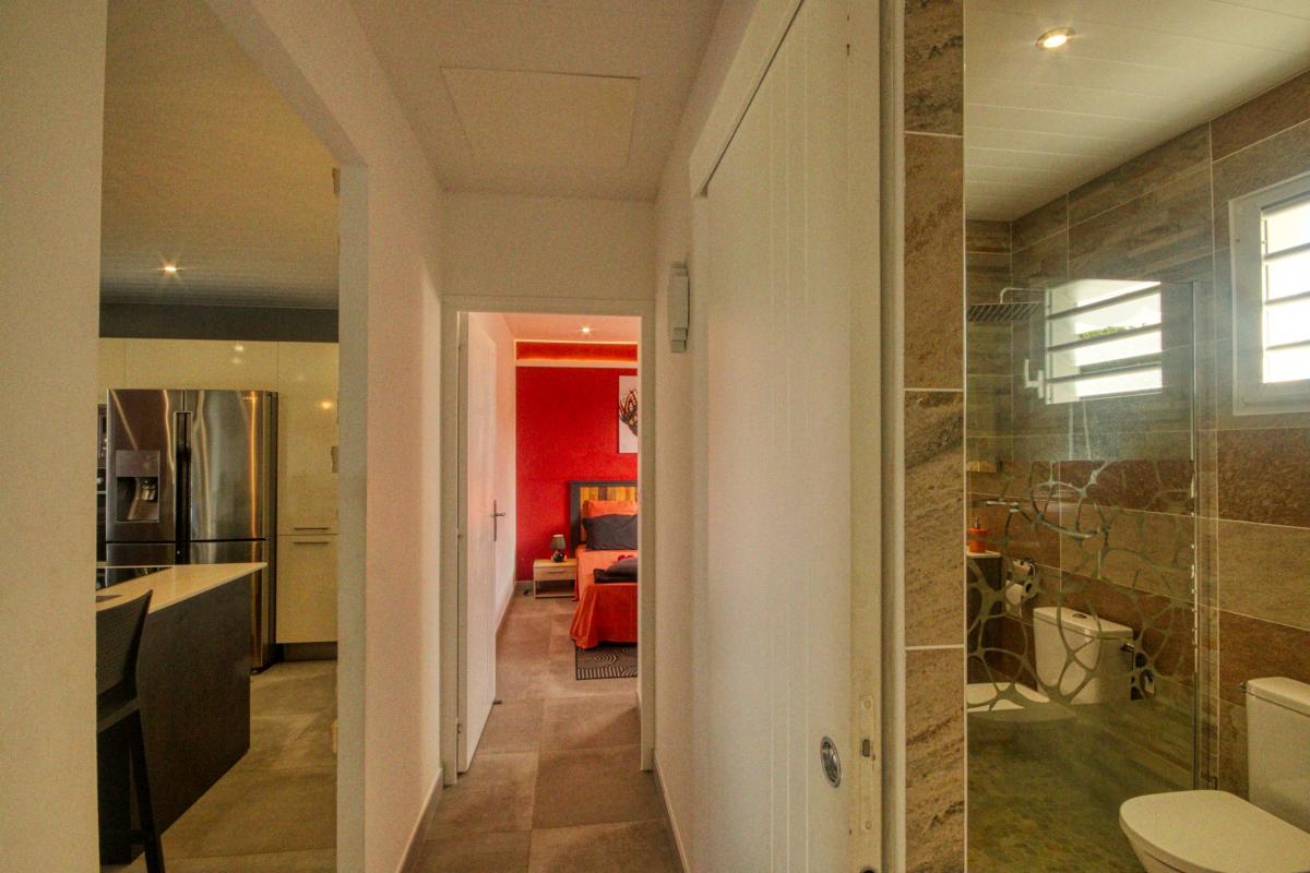 28Location villa piscine 4 chambres sainte luce_couloir